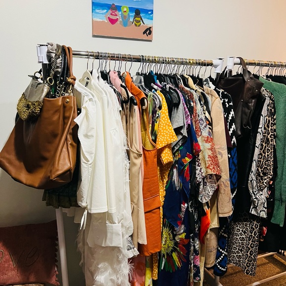 ✨ CLEAN OUT SALE ✨ - Picture 3 of 8